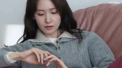 Behind the scenes of Lim Yoona's Depound ad shoot, wearing Autumn outfits amidst a 30-degree heatwave