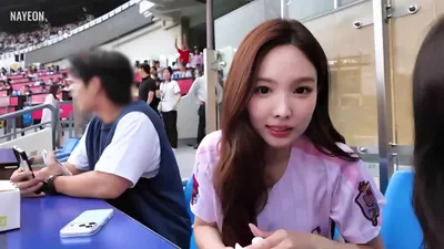 Nayeon captures behind-the-scenes moments of her first pitch on the LG Twins mound