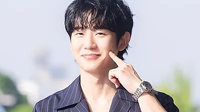 Jung Hae-in, quien intercambió números con Hong Jin-kyung, estará en 'Prison Playbook' durante 4 meses.