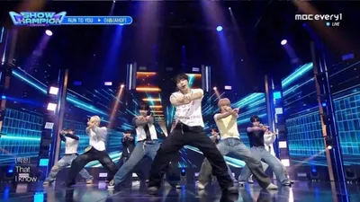 AHOF, 'RUN TO YOU' stage on 'Show Champion'