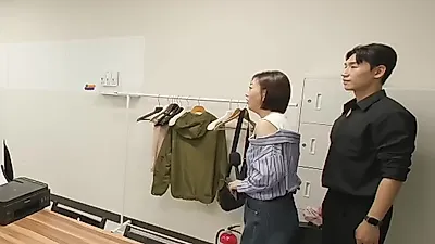 Jang Yoon-jeong recurre incluso a las cartas del tarot para negociar el precio de un paraguas