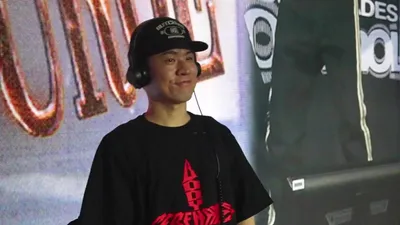 朴宰范芝加哥演出现场，“能量太棒了”向观众致意