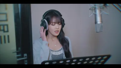 Minnie releases 'END+ing' music video, singing of guilt within frozen time