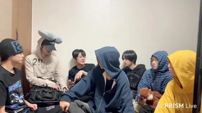NAZE shares items in their bags, including 'emergency medicine' and 'game consoles', in preparation for Japan schedule