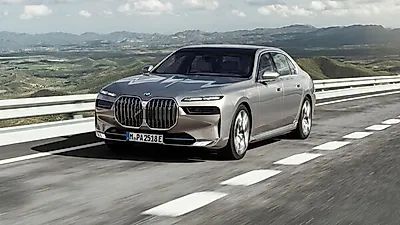 BMW가 디지털 시대를 위한 혁신적 럭셔리 플래그십 세단 뉴 7시리즈를 최초로 공개했다.