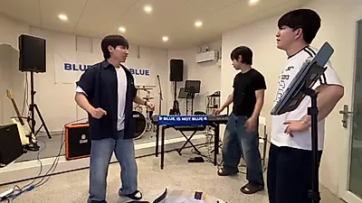 Blue is Not Blue at the 'Today's Protagonist, You' Challenge: Band Behind-the-Scenes Connecting with Fans