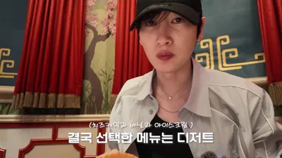 EUNHYUK's Visit to Shanghai Disneyland... "I want to perform here for the 15th anniversary"