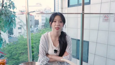 Rocket Punch's Kim Su-yun heads out on a camping trip for some healing time