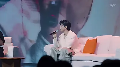 Actor Kim Mu-yeol shares heartfelt connection with fans at his first fan meeting, Maju (Meeting)