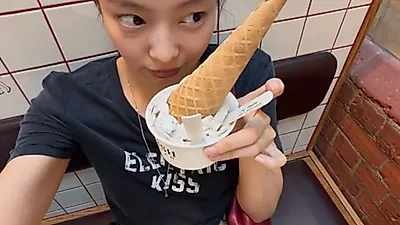 "I don't want to be disturbed on my days off": Jennie spotted in London with a bare face