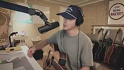 Roy Kim reinterprets Oasis's 'Wonderwall' with acoustic melodies