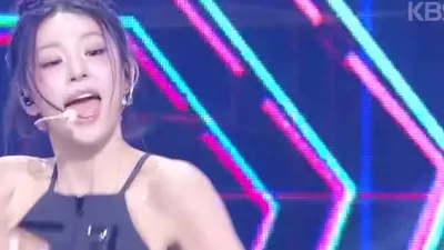 OurVerday performs 'HUNGRY (Side B)' on Music Bank