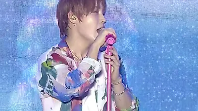 Ha Sung-woon Ignites Boryeong's Summer with 'Sneakers' Performance... Unstoppable Energy