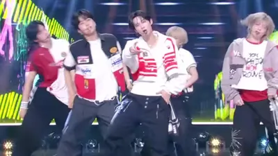 Lun8 performs 'SNEAKERS' on Music Bank