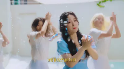 Singer Shin Mi-rae makes a comeback with new single 'Sarang Moa' full of summer energy