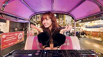 LISA 'SaWaDiKa' 방콕 공연 영상, 공개 4.8일 만에 조회수 300만 회 돌파