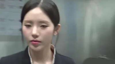 fromis_9's Ji-won builds forearm muscles while working part-time at a Korean pub