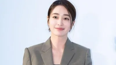 Lee Min-jung revela su faceta de "bebedora empedernida" tras haber bebido 12 botellas de vino sola.