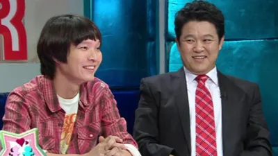 Shin Jung-hwan, firma con una nueva agencia y se convierte en el MC de 'Mystery Club'