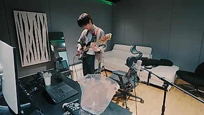 TAESAN’s focused hands on the bass guitar… traces of rhythm filling the practice room