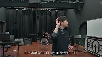 From a college student's fresh beginnings to a concert ten years later: Jung Seung-hwan's journey through time.