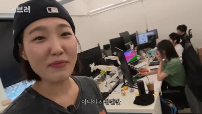 Lee Eun-ji disfruta de un divertido paseo por Namsan tras secuestrar al PD Yoo Jeong.