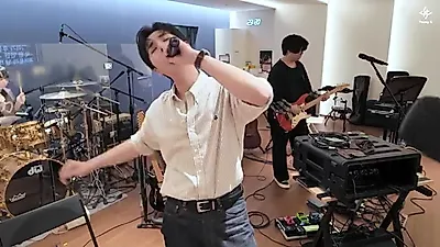 Young K: The Moments of Tension and Immersion Hidden Behind the Solo Tour Stage