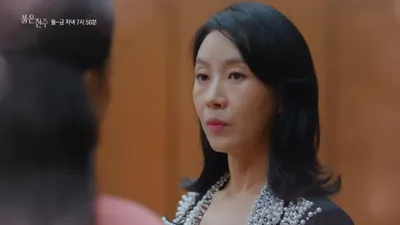 Se impide la intervención de Dan-hee en la junta de accionistas y Jin-ju es arrestada por la estratagema de Yuna