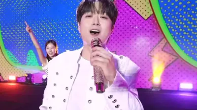 Lee Chan-won despierta el verano de Boryeong con su refrescante voz al reinterpretar los clásicos de Cho Yong-pil.