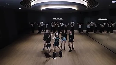 MEOVV's 'JUMP' choreography behind the scenes at KCON LA