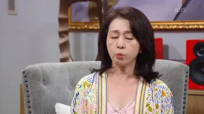 En la serie 'Our Happy Days', Jung Young-sook estalla en llanto en una habitación vacía: el momento…