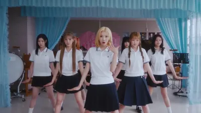 Hearts2Hearts announces Japanese debut with 'ICONIC HEART' music video