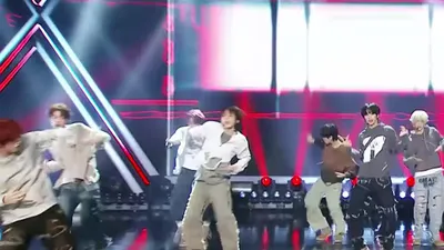 idntt performs 'Kids Return' on Music Core stage