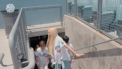 XG's daily life in LA, enjoying BBQ and Baseball