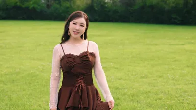 Song Ga-in releases live performance to celebrate "What If It's Not a Flower" music video surpassing 1 million views