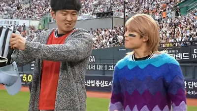 Kim Gun-woo y Jung Jun-jae realizan la actuación de "Oppa compró un coche" en el Juego de Estrellas