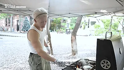 Wonho's playful daily life: Winning over fans with his approachable charm