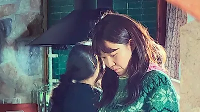 Gong Hyo-jin y Jung Joon-won, una atmósfera sutil en la sesión de fotos de 'La asesina casada'