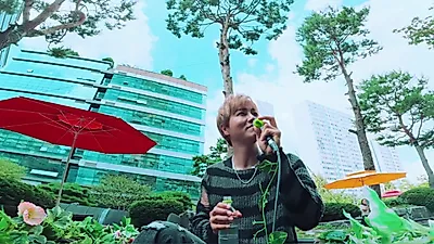 Jung Dong-ha's unique street live performance on a handcart... Singing new song 'Oasis' and hit…
