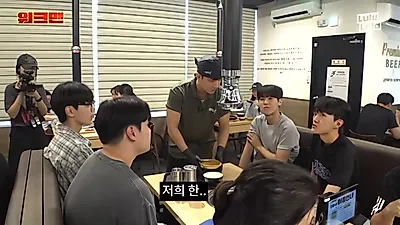 Lee Jun se lanza como empleado en un restaurante de carne de res todo lo que quieras: desde el…