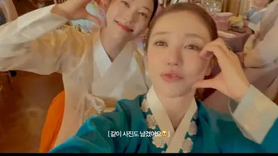 Yoon Eun-hye se casa con su mejor amiga Arden Cho en Florencia vistiendo Hanbok