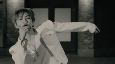 8TURN completes 'Stagefright' performance with intense black-and-white aesthetics