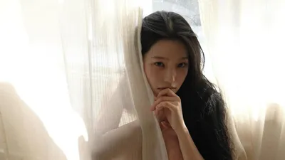 Baek Ji-heon reveals her pure and elegant recent look under the sunlight