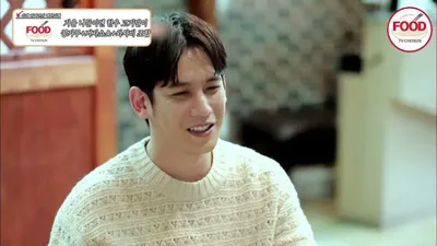 Actor Park Ki-woong enjoys lean Hanwoo beef rolls in Misari