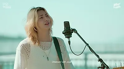 Xdinary Heroes、黄海を望む屋外で「Obsessed with Youth」を披露