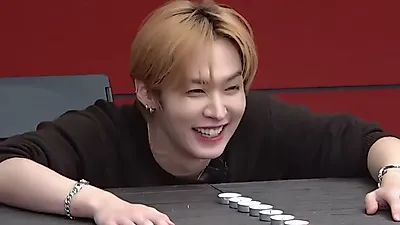 Lee Know de Stray Kids celebra su cumpleaños con un evento de doljabi