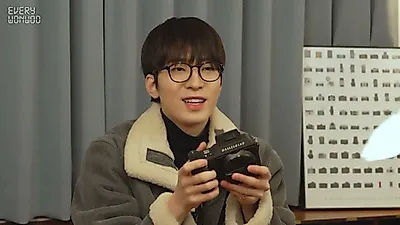 세븐틴 원우의 카메라 보관함, 첫 라이카부터 멤버들의 생일 선물인 핫셀블라드까지
