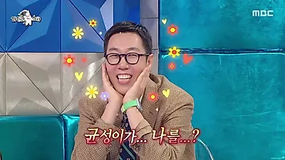 姜均成透露坚持短发造型的原因：“因为唱歌看起来不忧伤”