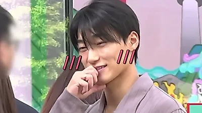 Choi San de ATEEZ muestra su entusiasmo en la preventa de productos
