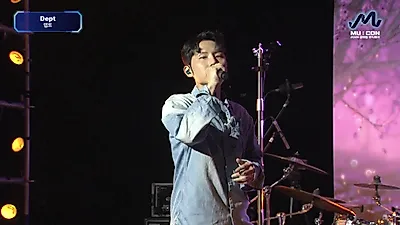 デビュー11年目のアーティスト Dept、MU:CON 2026のショーケースで「Blue」と「Trees」を披露